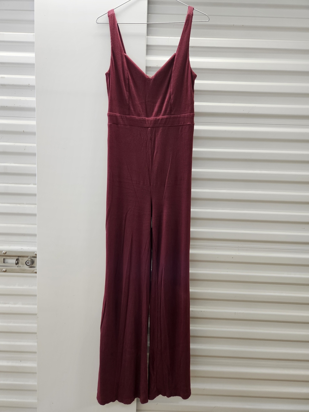 ILLA ILLA Sleeveless V‑Neck Wide‑Leg Jumpsuit in Burgundy